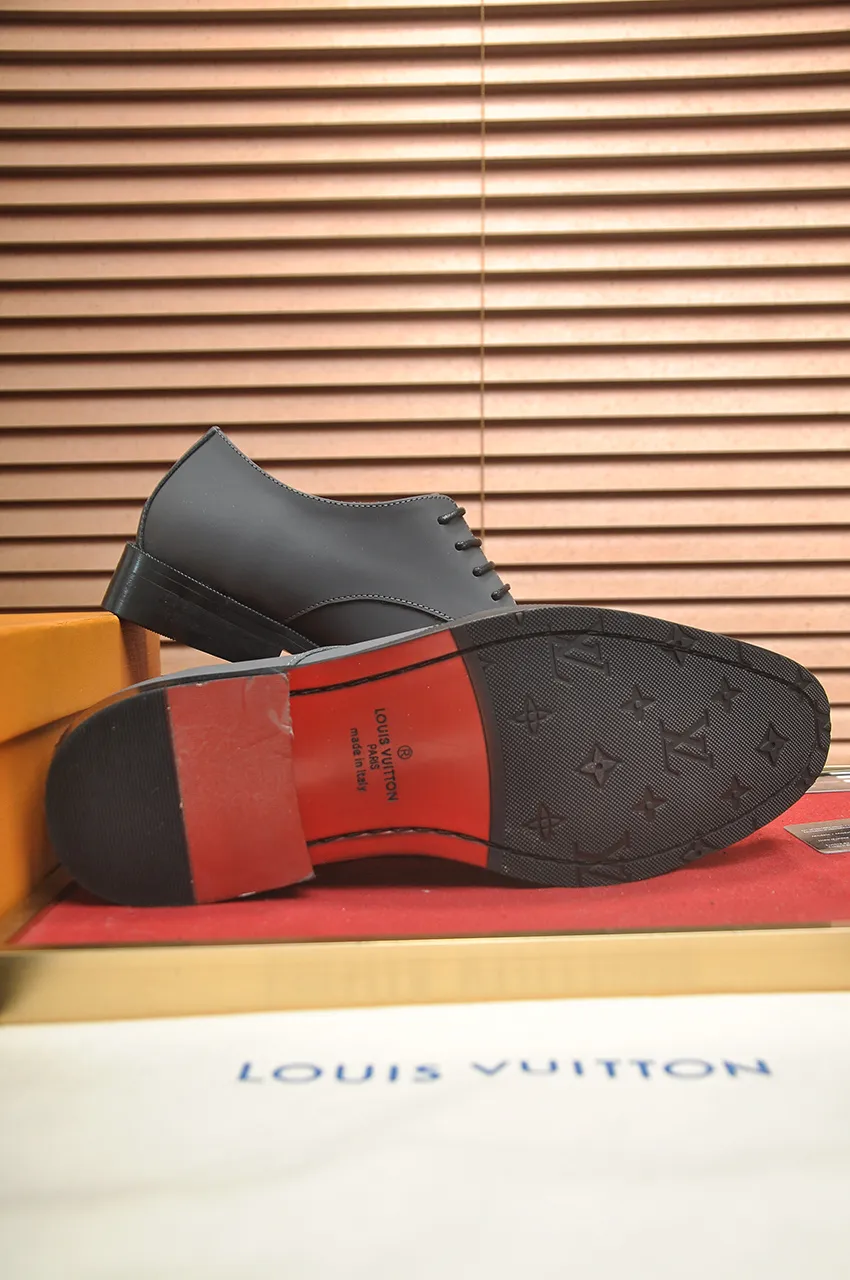 Men's men's shoes 💰500💶 [LV] (original single cowhide lining) 🍀LV's latest genuine leather business suit shoes are launched simultaneously on the official website. The first-layer cowhide imported from Italy is made of heavy gold, 💥official website 1:1 rubber outsole. Versatile to wear, high-end without losing class, and the color combination is extraordinary. This four-season style is alluring when worn on your feet, showing off your big-name flair. Standard code 38-45 (45 customized)